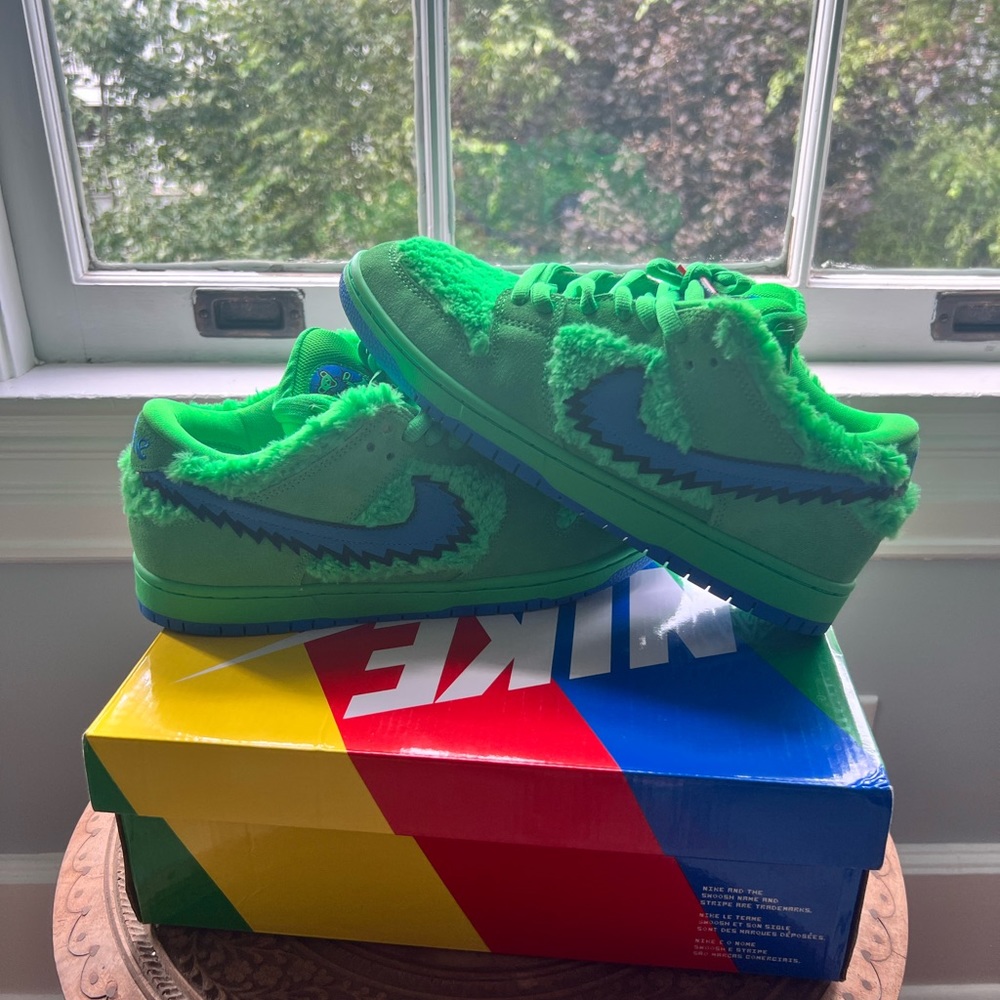 nike cj5378 green used like new